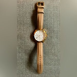 Women’s fossil watch - slightly used in great condition